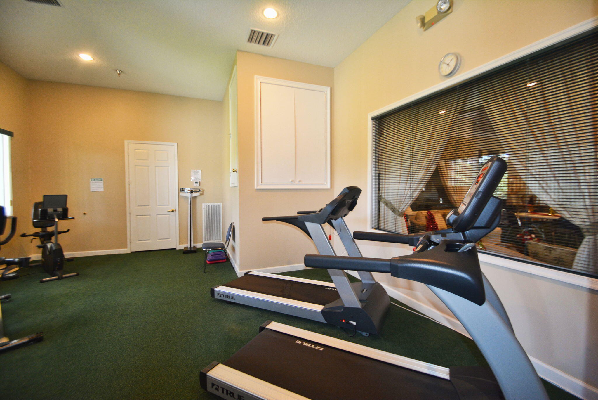 HAMPTON LAKES - Residential