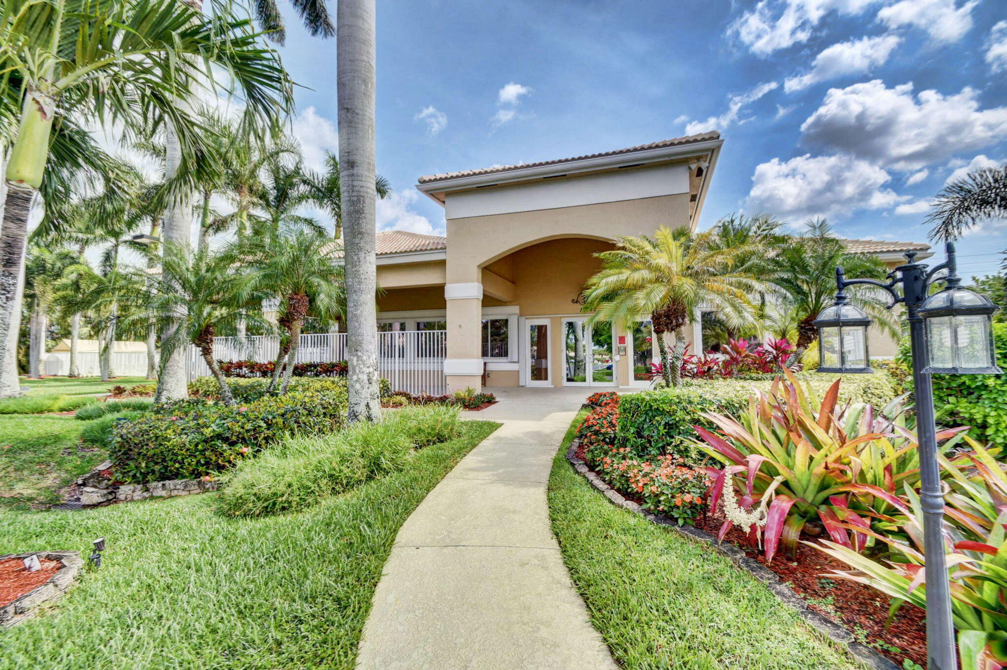 HAMPTON LAKES - Residential