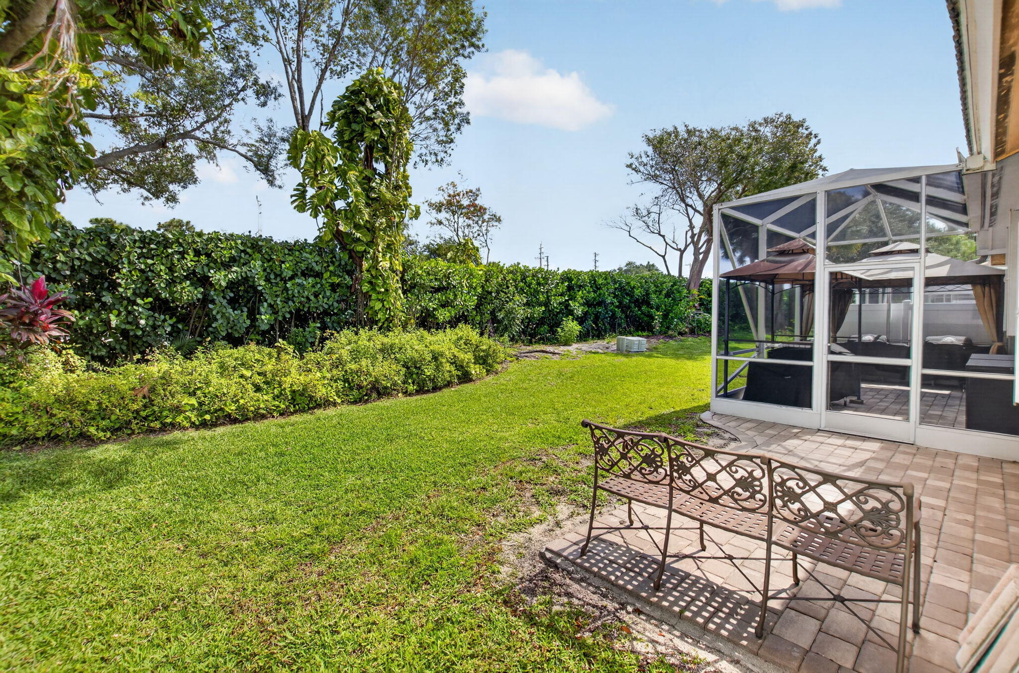 HAMPTON LAKES - Residential