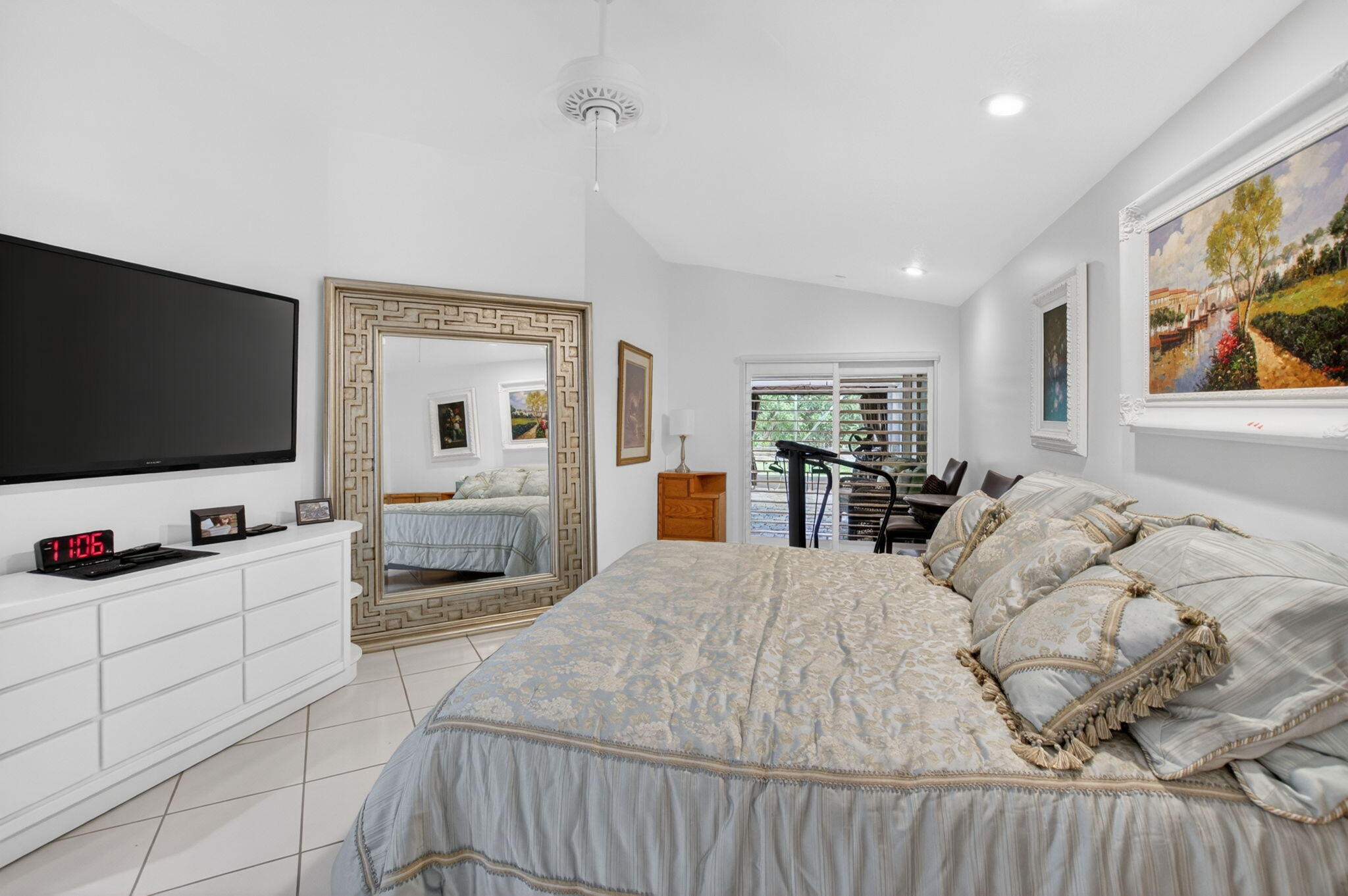 HAMPTON LAKES - Residential