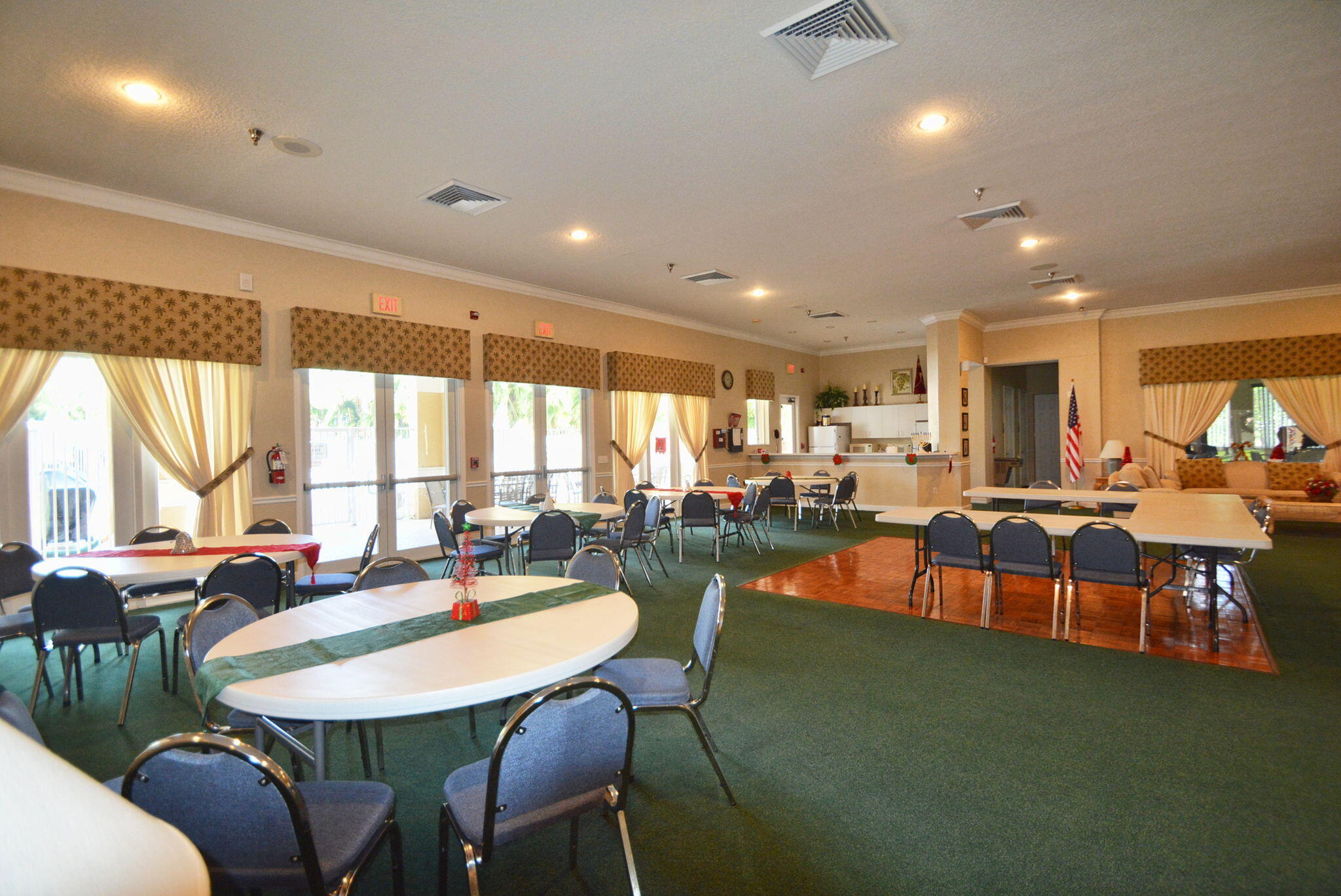 HAMPTON LAKES - Residential