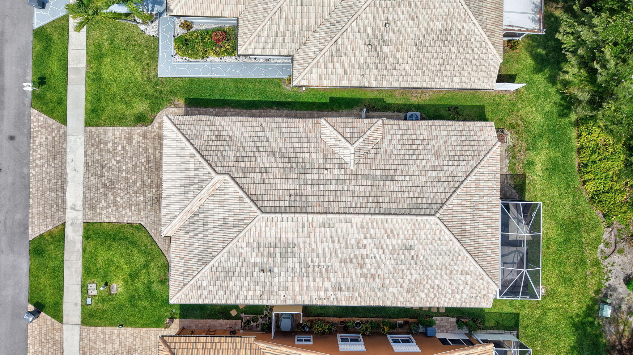 HAMPTON LAKES - Residential