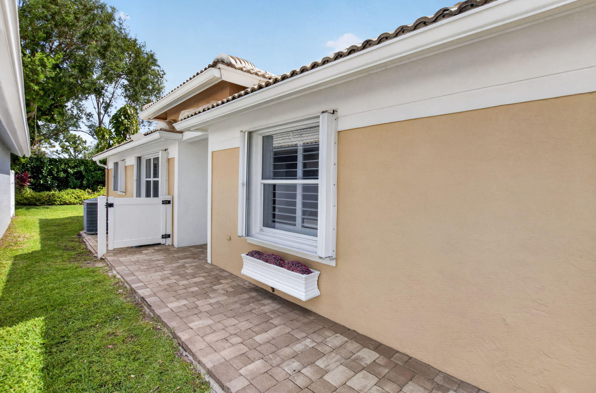 HAMPTON LAKES - Residential