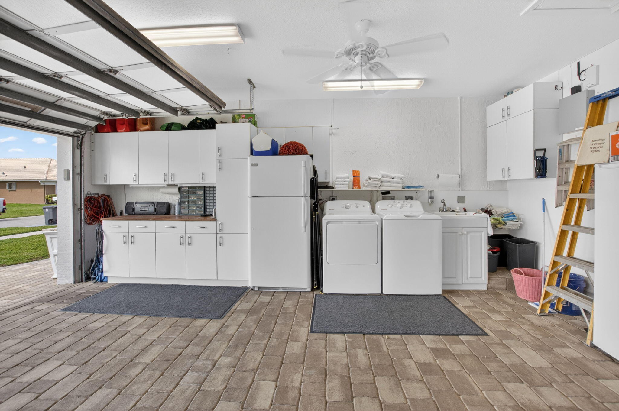 HAMPTON LAKES - Residential