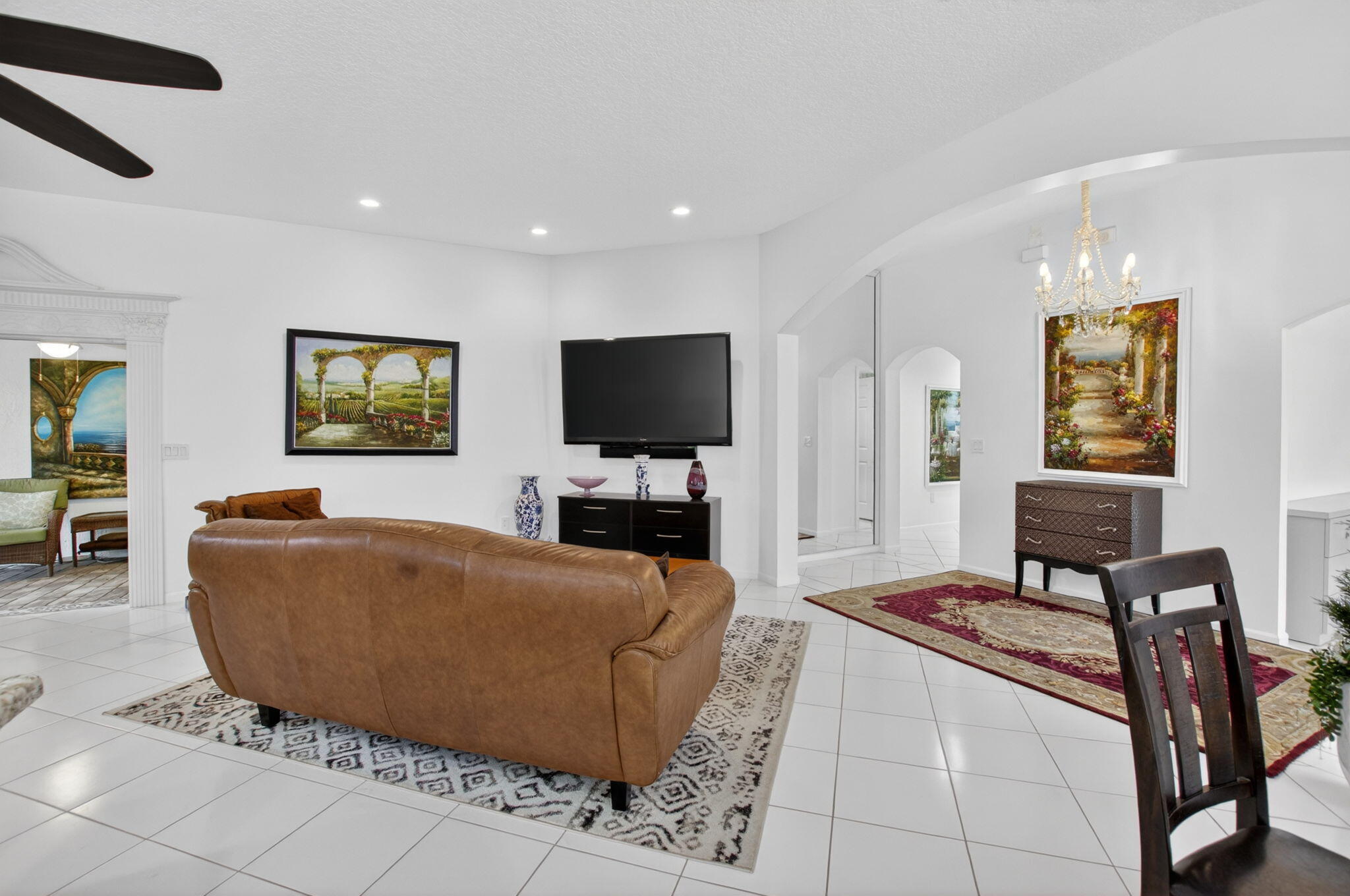 HAMPTON LAKES - Residential