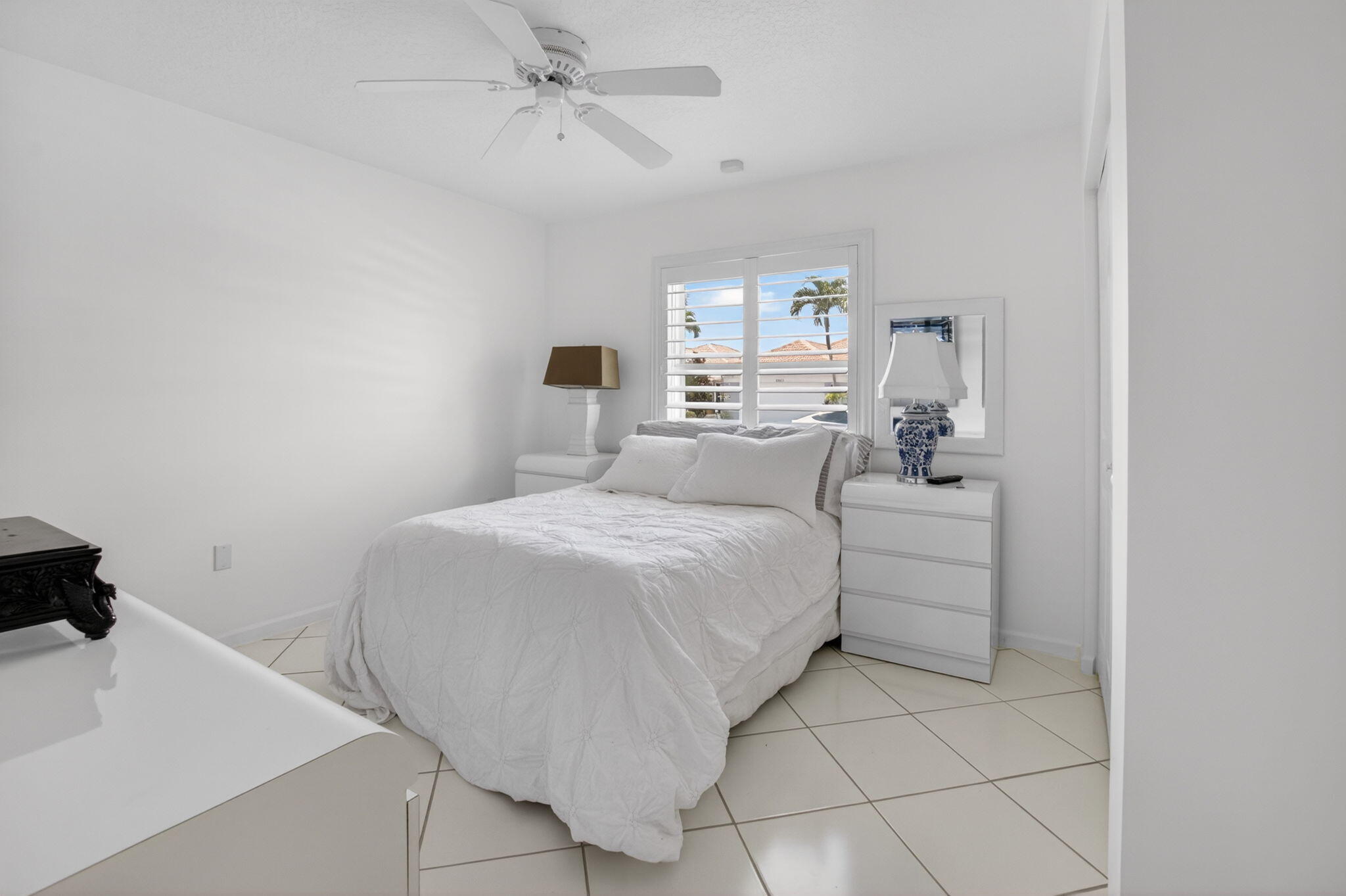 HAMPTON LAKES - Residential