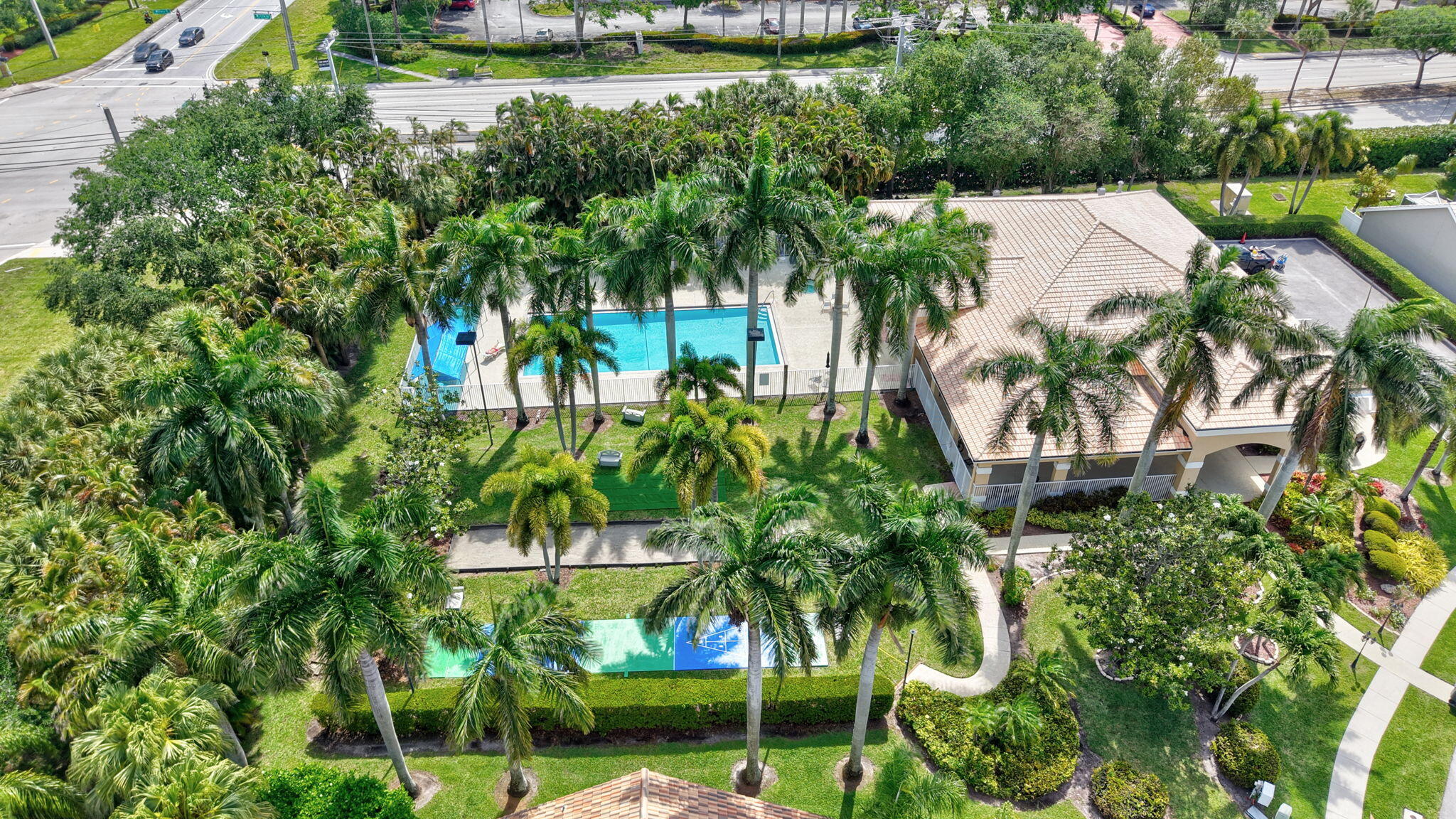 HAMPTON LAKES - Residential