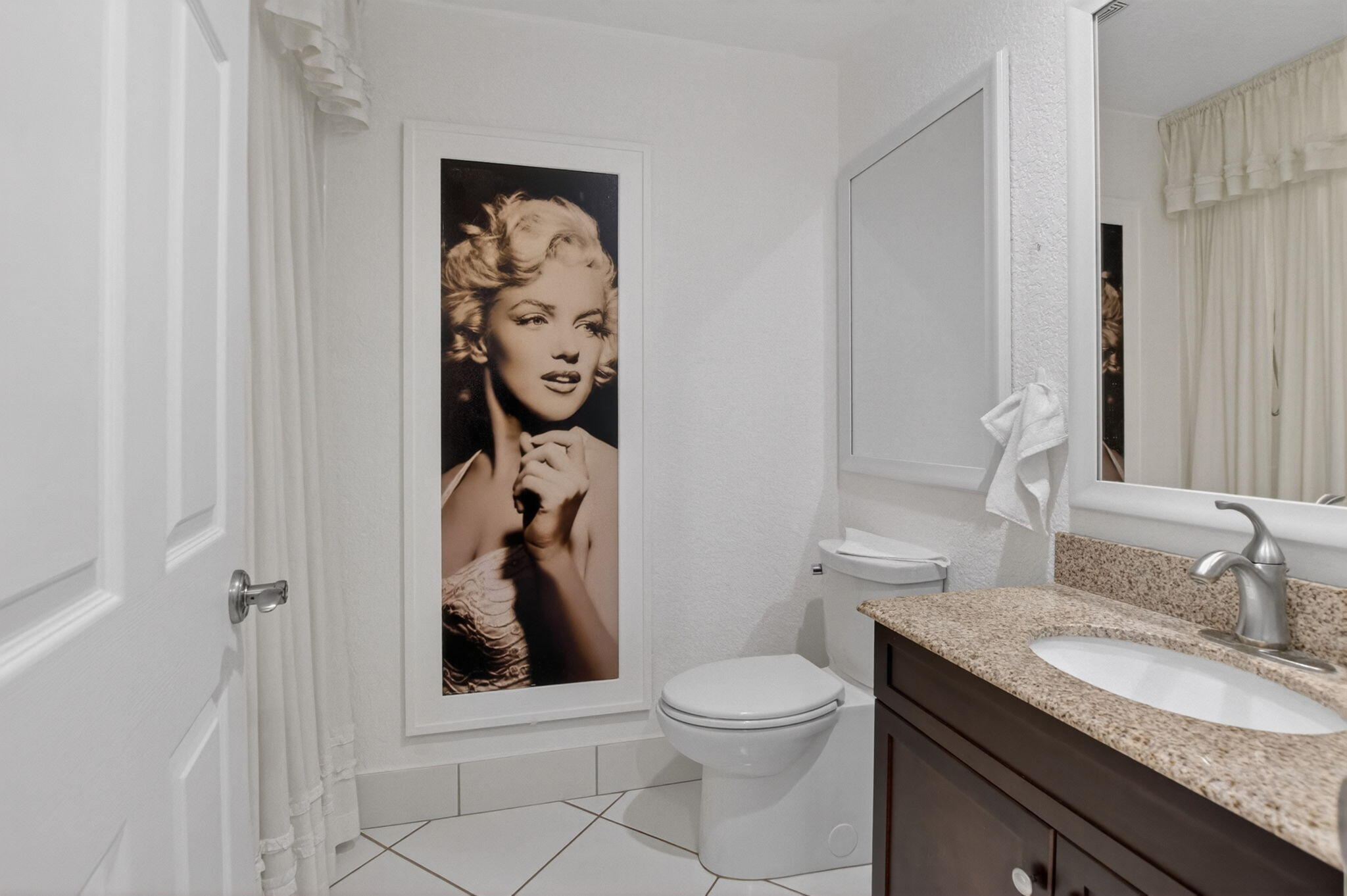 HAMPTON LAKES - Residential