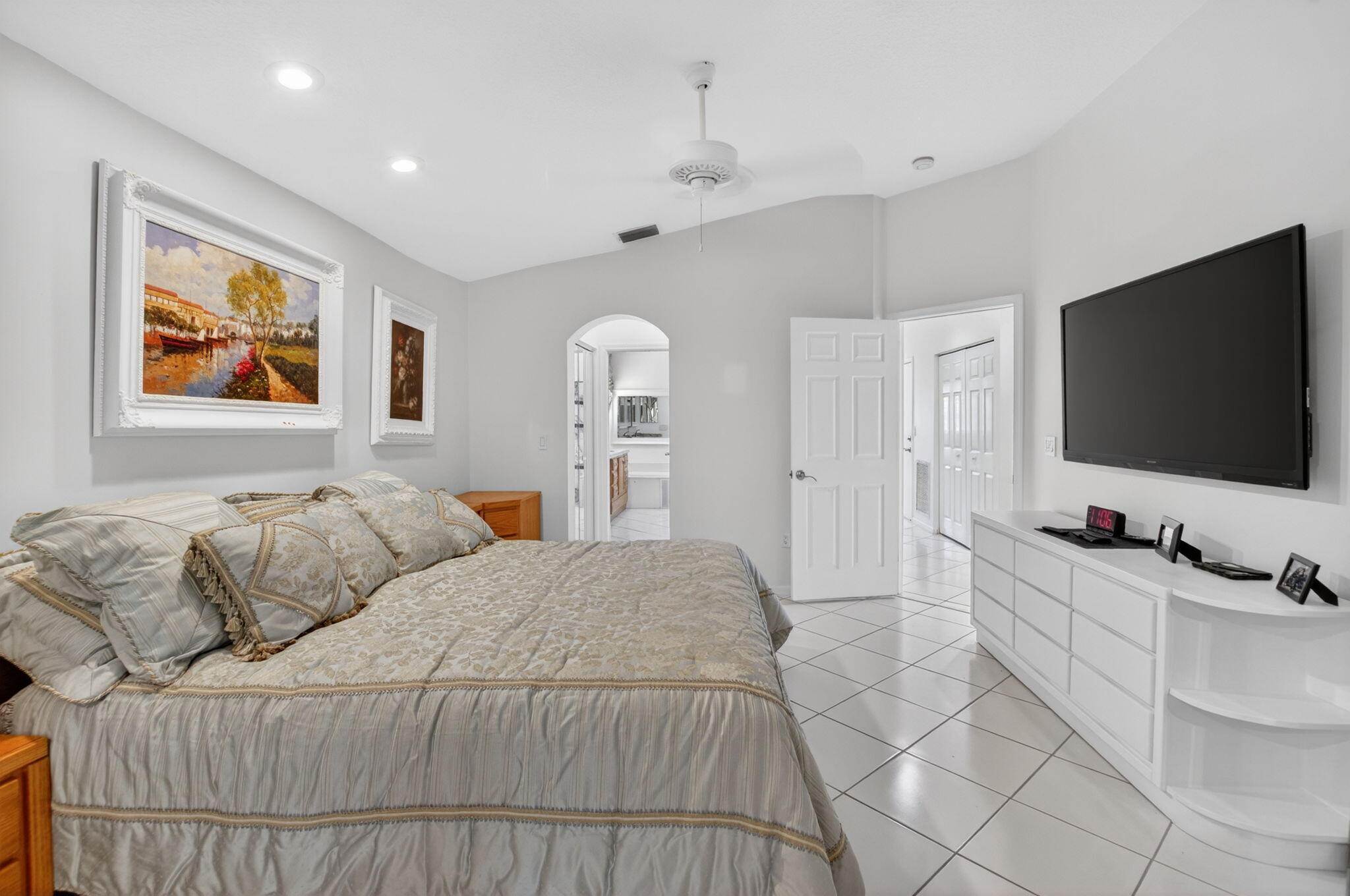 HAMPTON LAKES - Residential