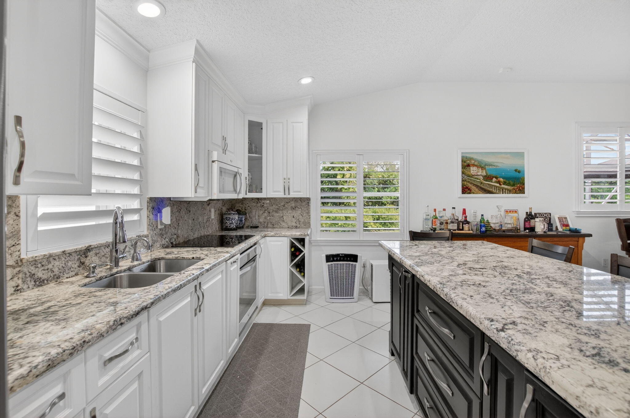 HAMPTON LAKES - Residential