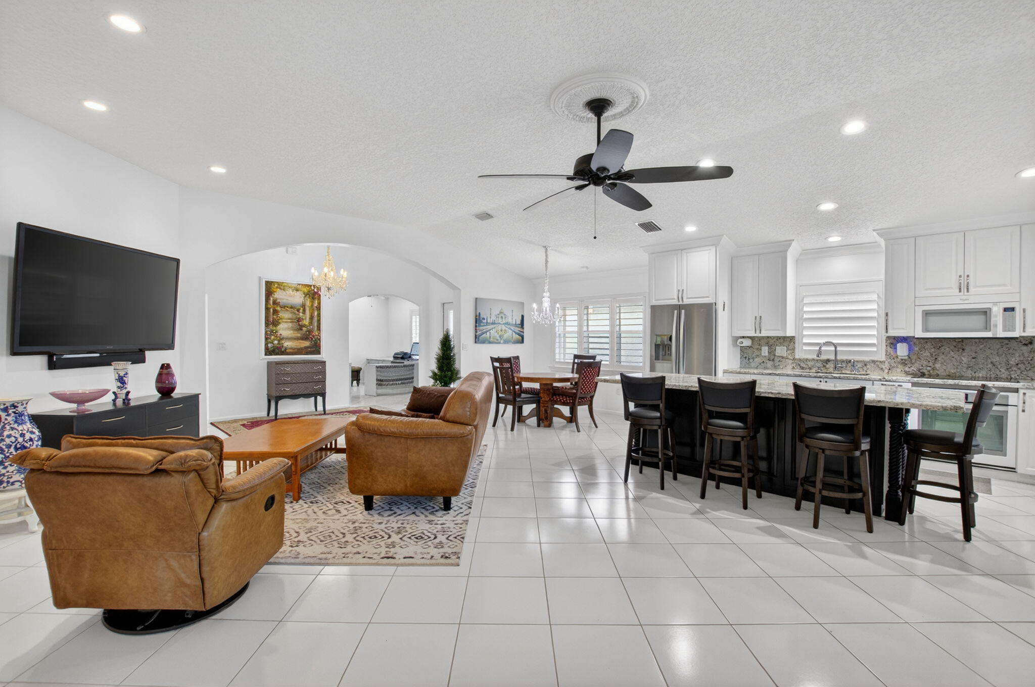 HAMPTON LAKES - Residential