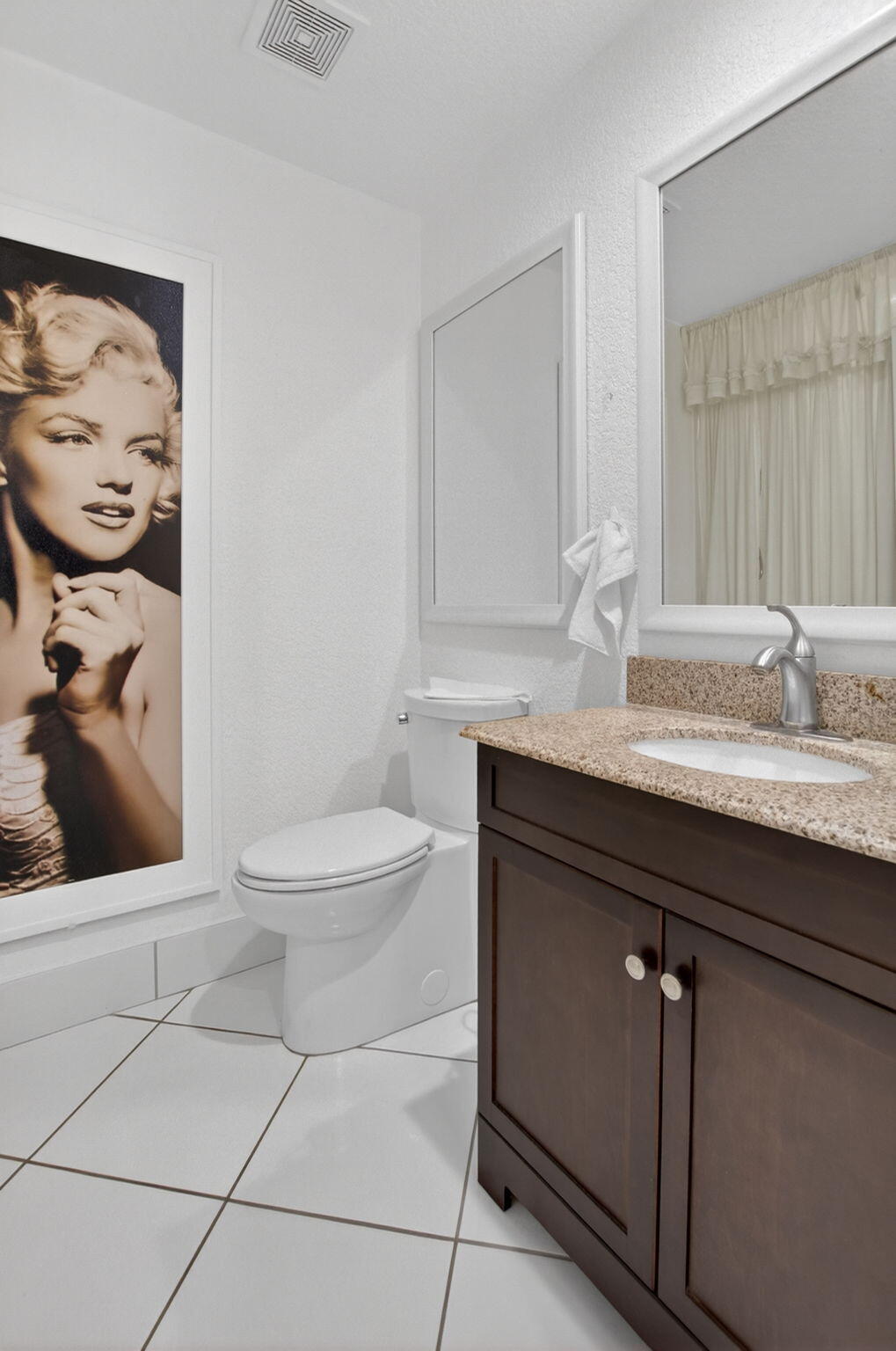 HAMPTON LAKES - Residential