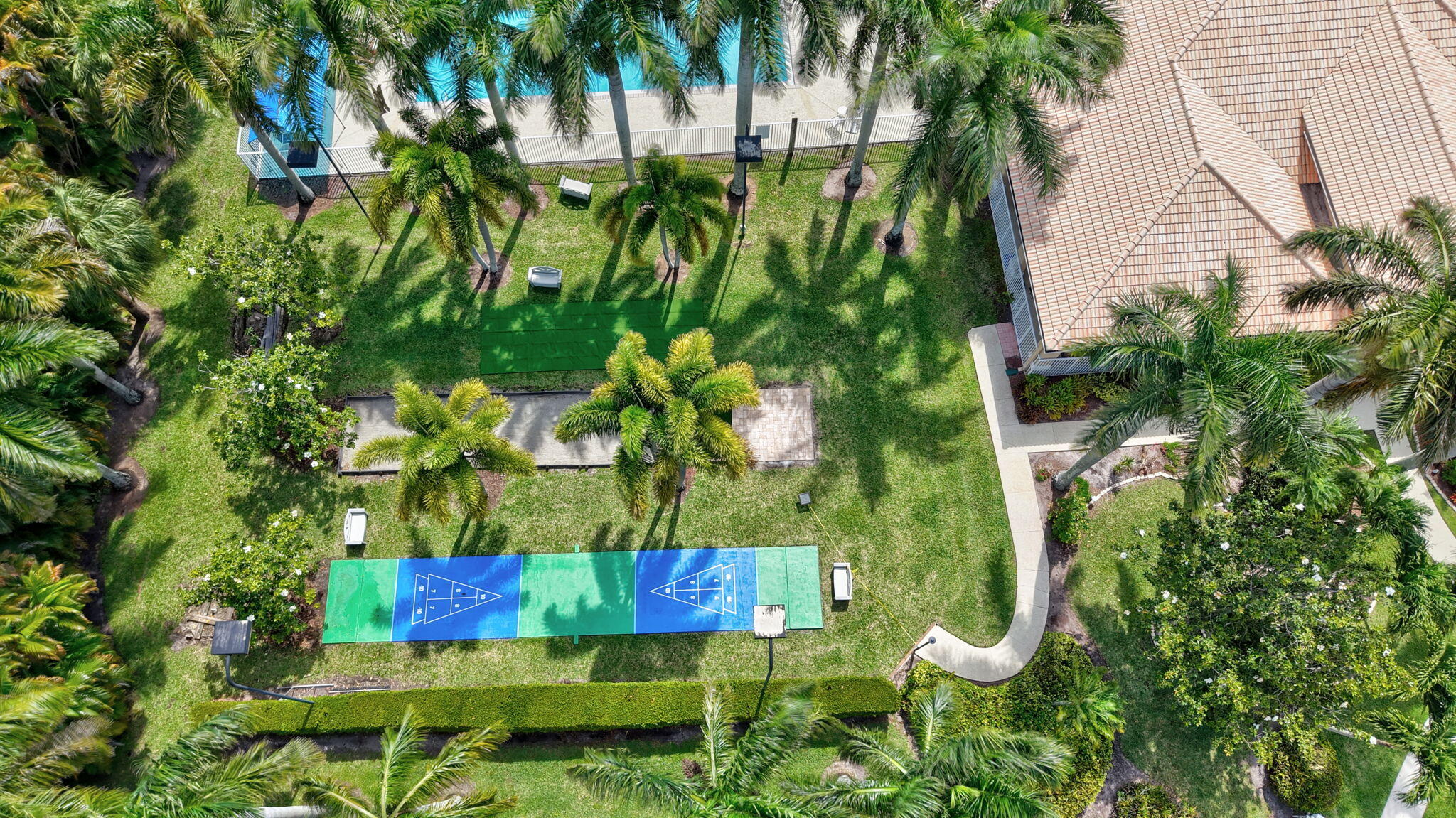 HAMPTON LAKES - Residential