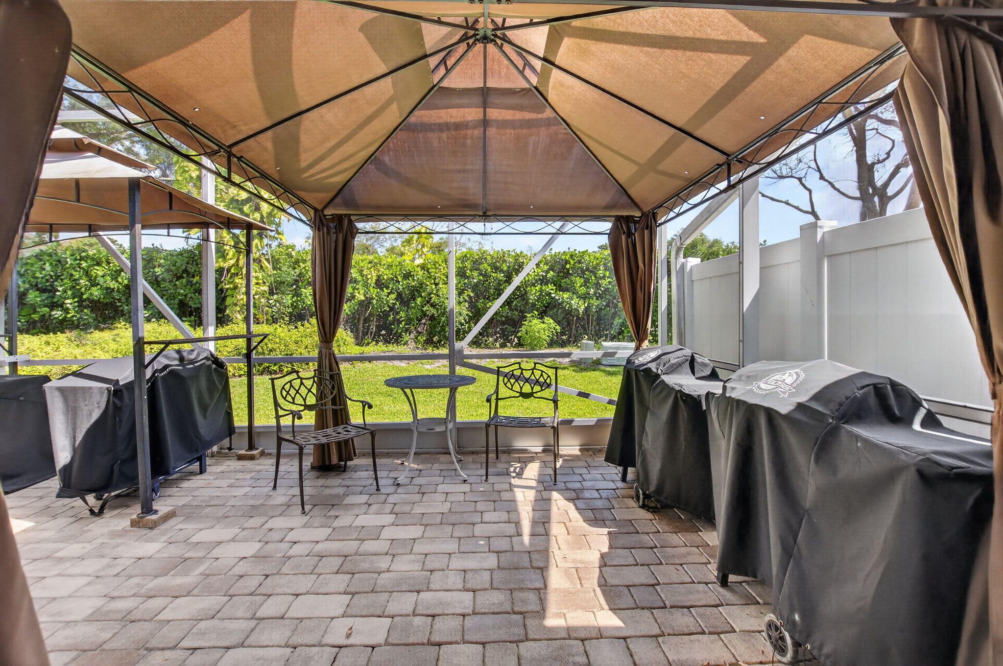 HAMPTON LAKES - Residential