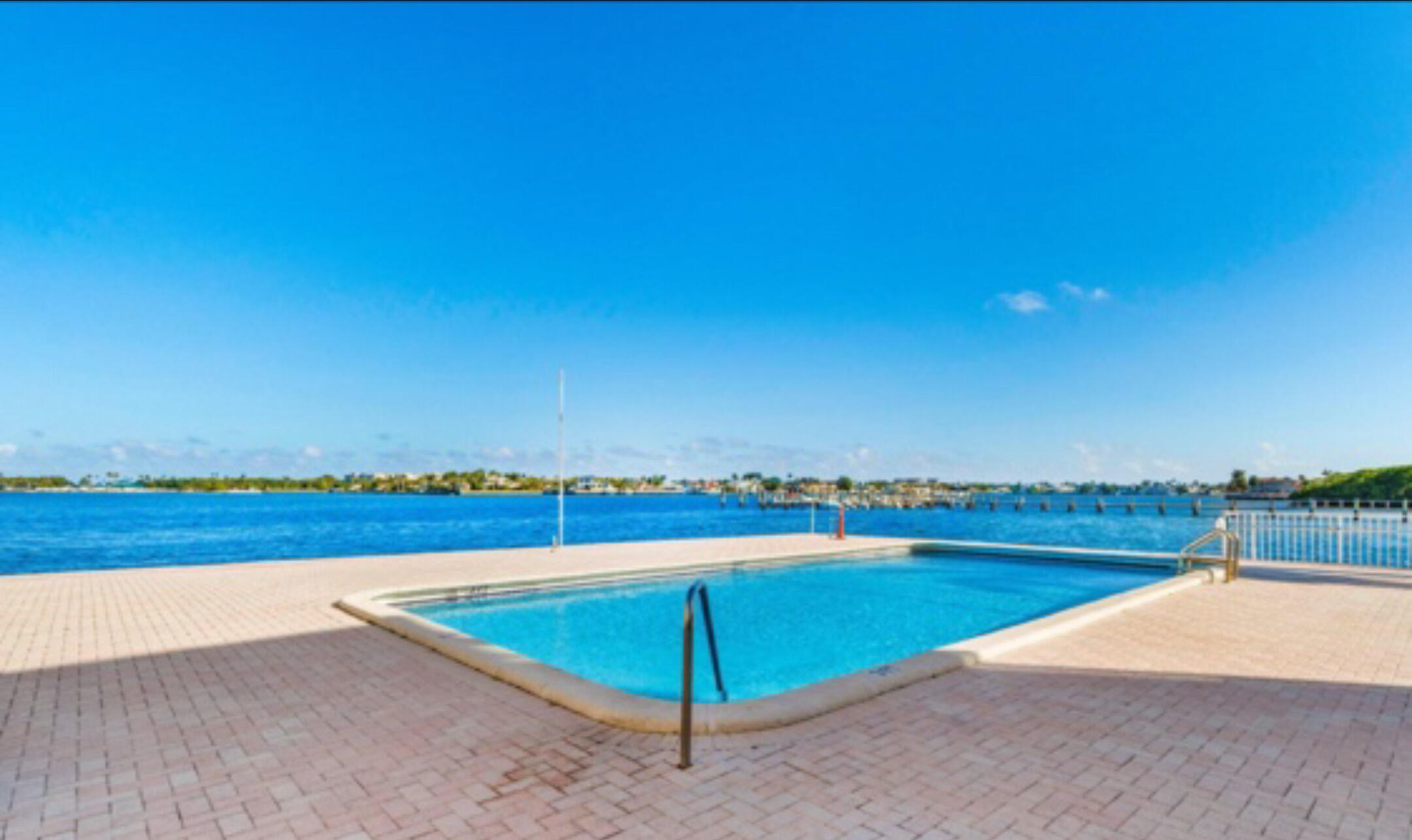 1810 New Palm Way 118