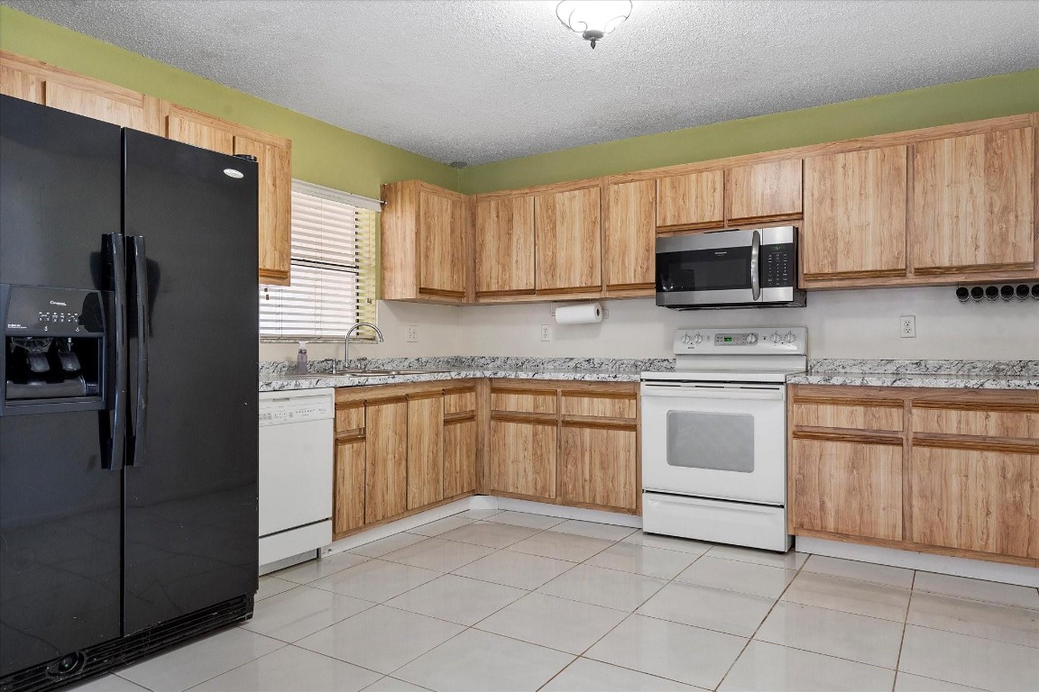 GRENADIER LAKES AT WELLEB - Residential