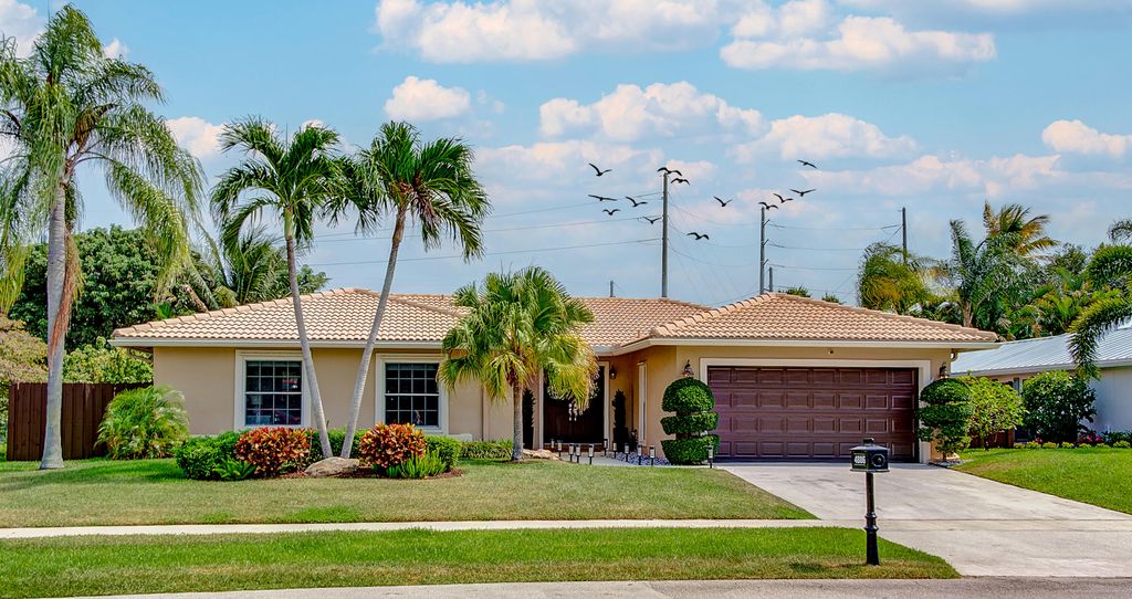 Photo of 4886 Acorn Drive, Boca Raton, FL 33487 (MLS # B26024080)