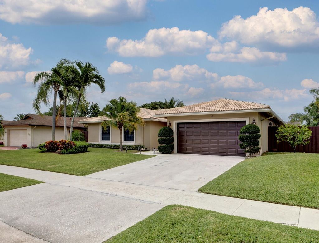 Photo of 4886 Acorn Drive, Boca Raton, FL 33487 (MLS # B26024080)
