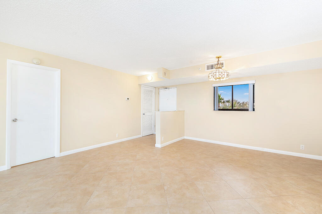 OCEAN TRAIL CONDO IV - Residential