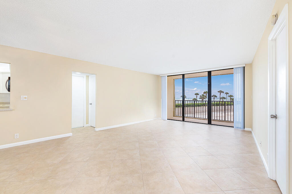 OCEAN TRAIL CONDO IV - Residential