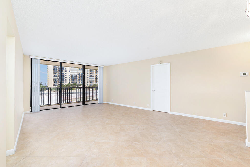 OCEAN TRAIL CONDO IV - Residential