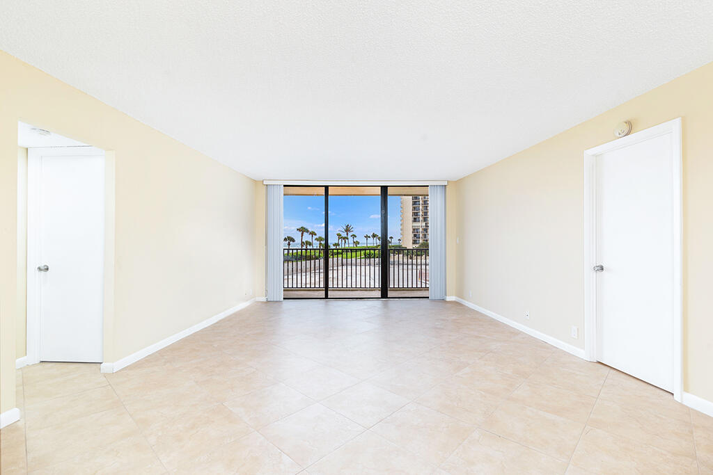 OCEAN TRAIL CONDO IV - Residential