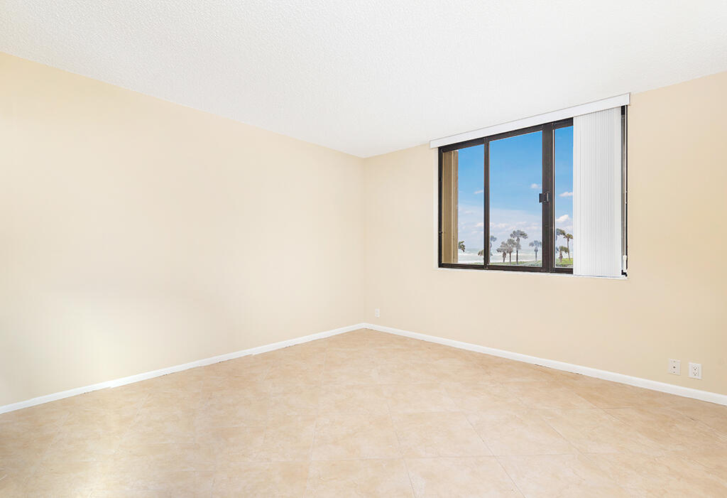 OCEAN TRAIL CONDO IV - Residential