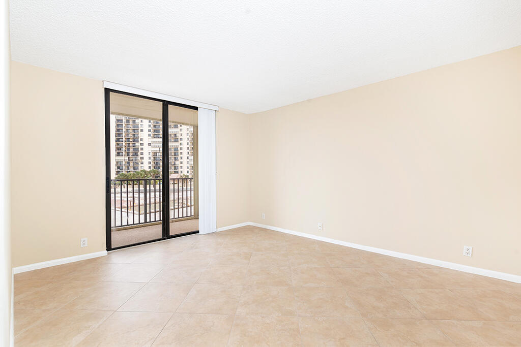OCEAN TRAIL CONDO IV - Residential