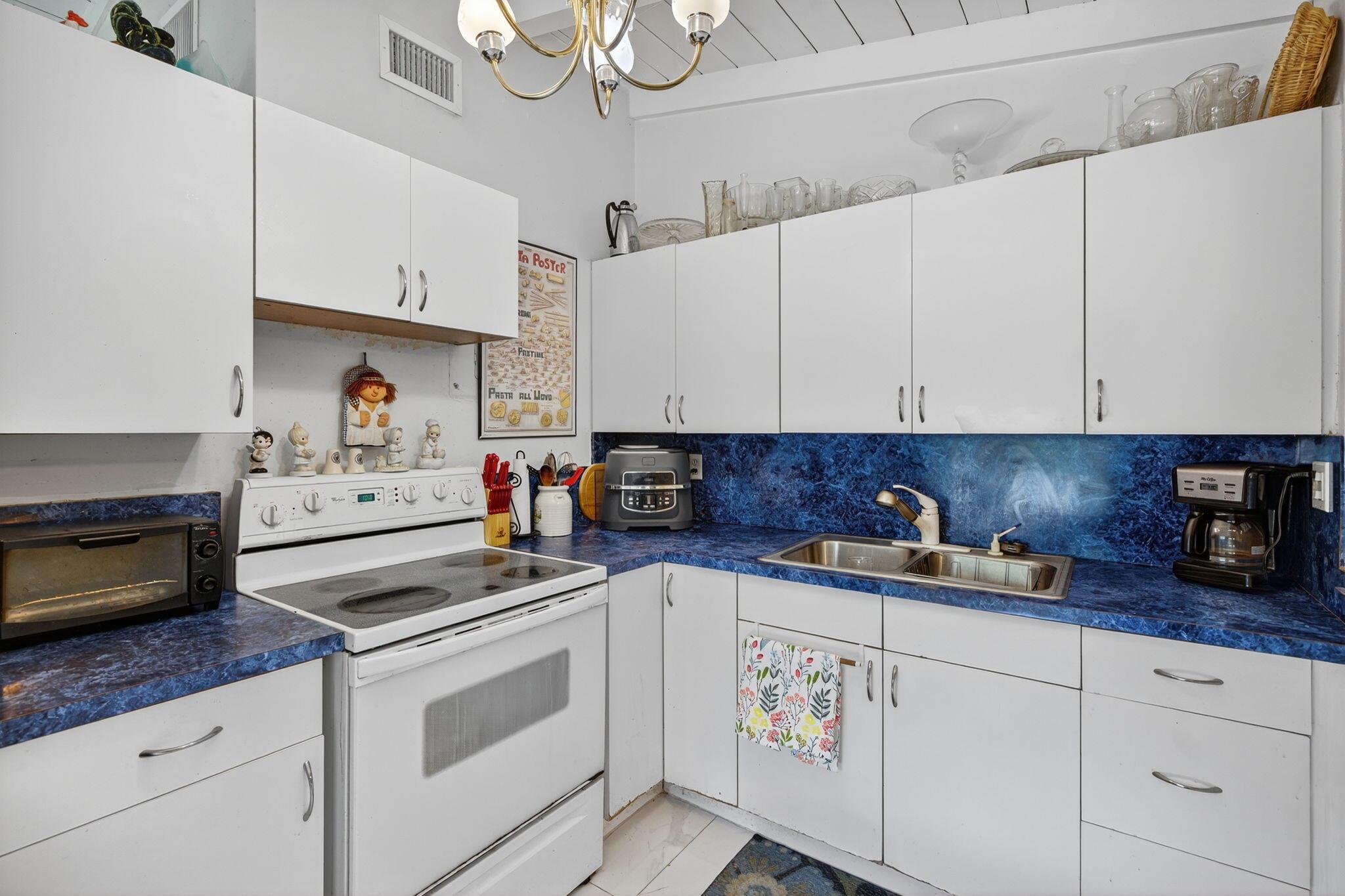2884 SW 13th Court, Fort Lauderdale, FL, 33312/$499,999 4 2884 SW 13th Court
