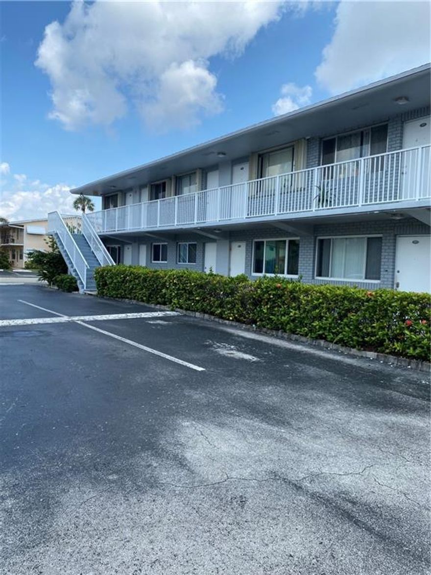 Great 3 bedroom condo in east Fort Lauderdale.  Walking distance to beach and shops. Updated bathrooms and kitchen.  Steps from pool.  Laundry hookup in unit..Also laundry facilities in complex.