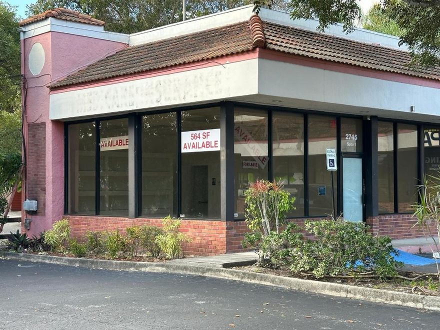 Great location, high traffic and big window with lots of exposure to Hillsboro Blvd.