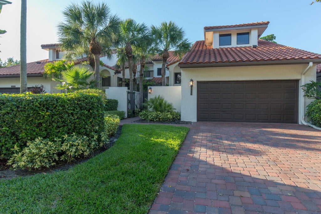 Photo of 2371 WINDSOR WAY Court, Wellington, FL 33414 (MLS # B26056363)
