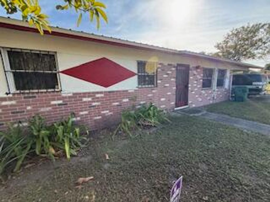 Photo of 1063 Louisiana Avenue, Clewiston, FL 33440 (MLS # B26002602)