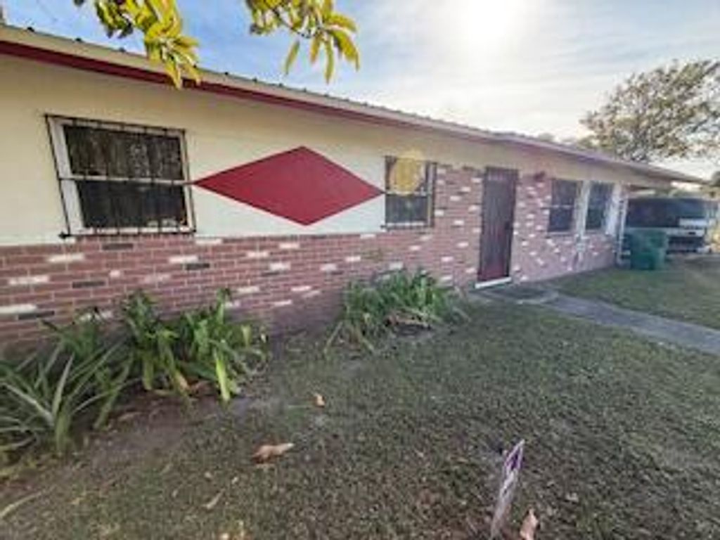 Photo of 1063 Louisiana Avenue, Clewiston, FL 33440 (MLS # B26002602)