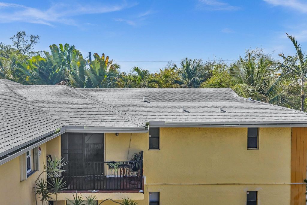 Photo of 1826 N Dixie Highway #204, Fort Lauderdale, FL 33305 (MLS # F10555458)