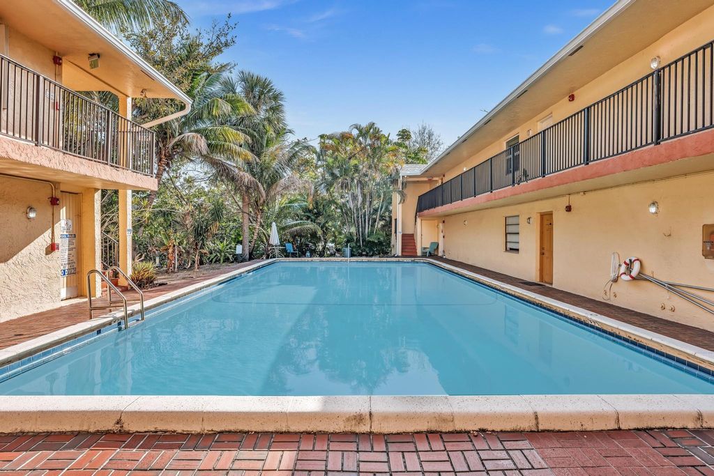 Photo of 1826 N Dixie Highway #204, Fort Lauderdale, FL 33305 (MLS # F10555458)