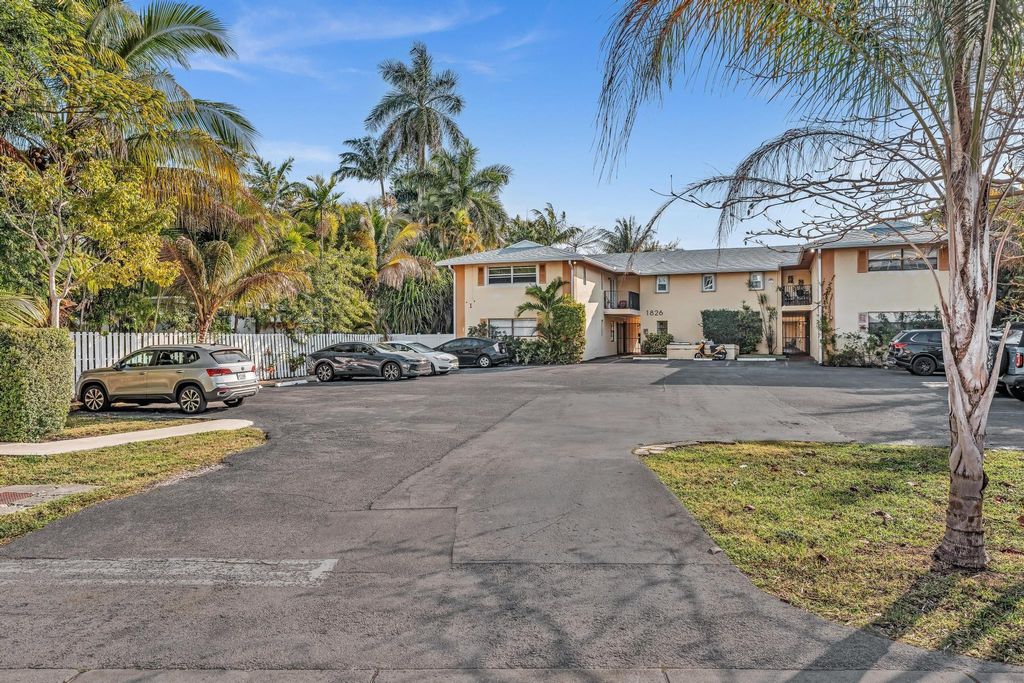 Photo of 1826 N Dixie Highway #204, Fort Lauderdale, FL 33305 (MLS # F10555458)