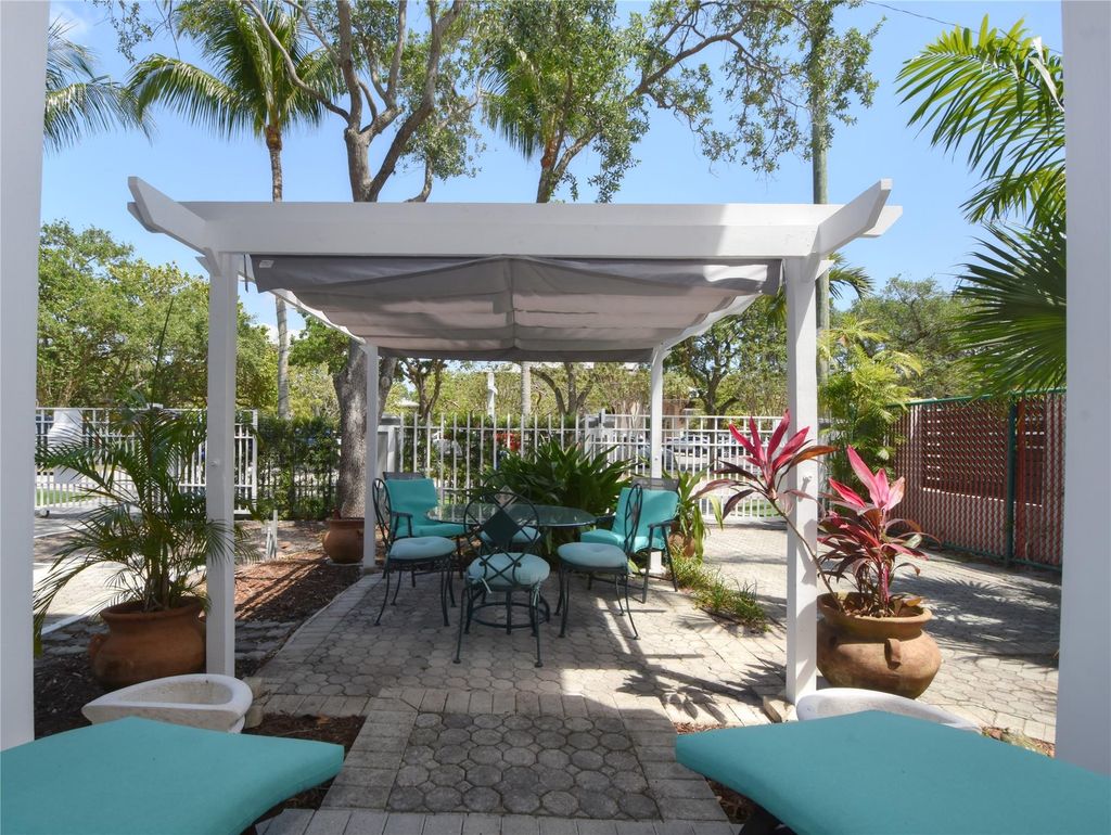 Photo of 1510 SE 1st St #1510, Fort Lauderdale, FL 33301 (MLS # F10435175)