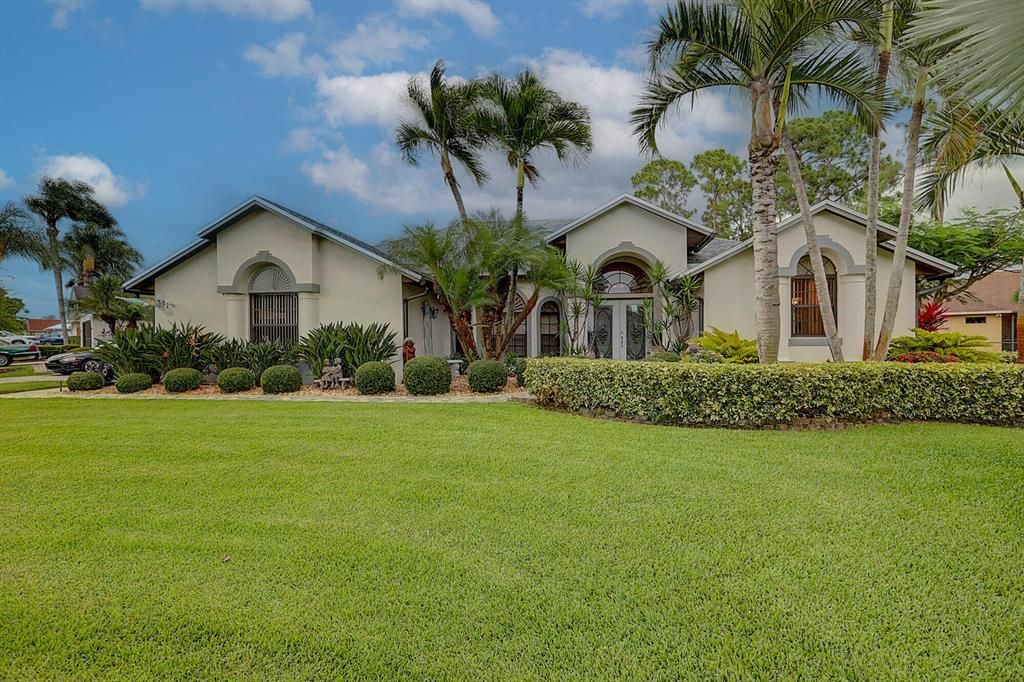 Photo of 991 SE Thornhill Drive Dr, Port St Lucie, FL 34983 (MLS # R10807597)