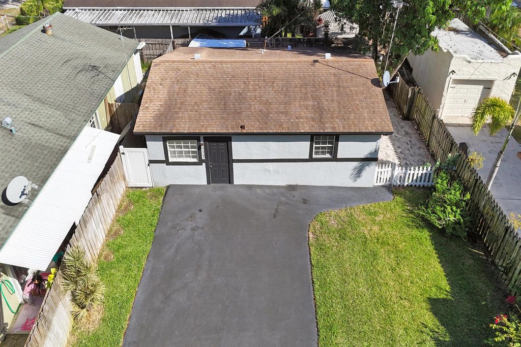 Photo of 5604 Garden Avenue, West Palm Beach, FL 33405 (MLS # R11143154)