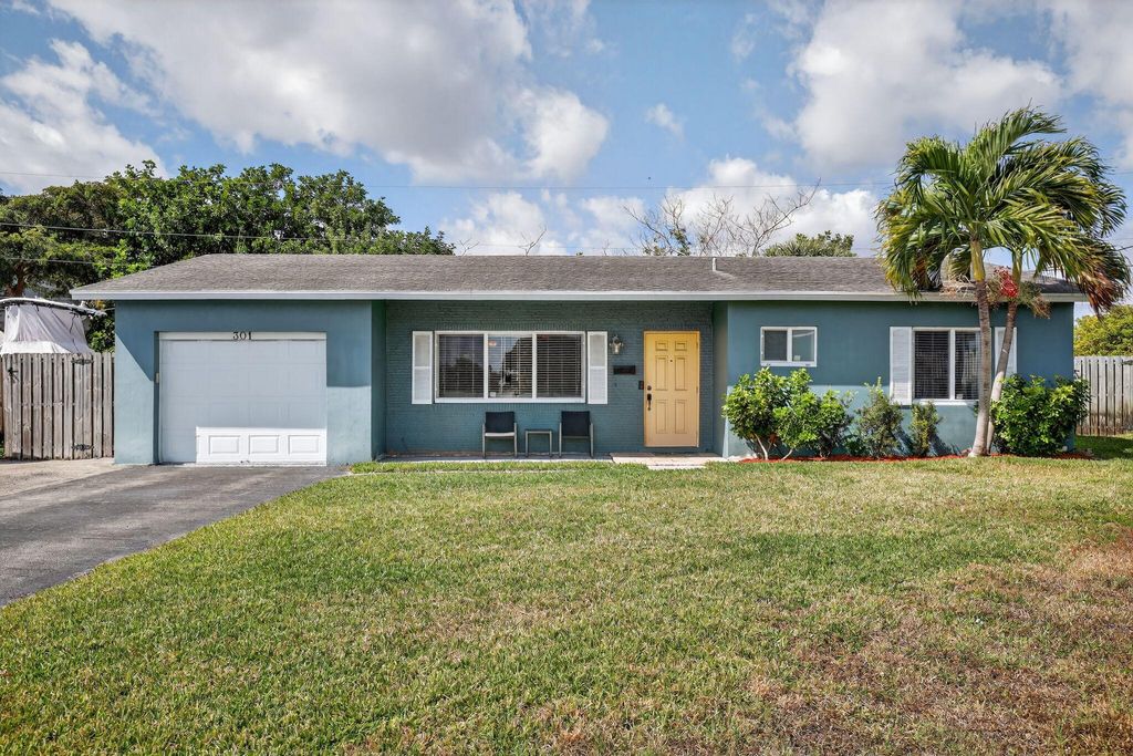 Photo of 301 SE 3rd Street, Deerfield Beach, FL 33441 (MLS # R11166390)