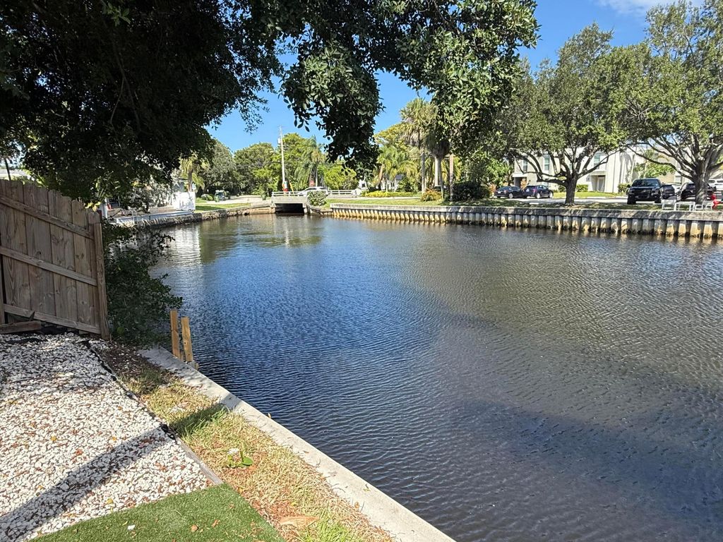 Photo of 632 NE 20th Street #4, Wilton Manors, FL 33305 (MLS # B26009939)