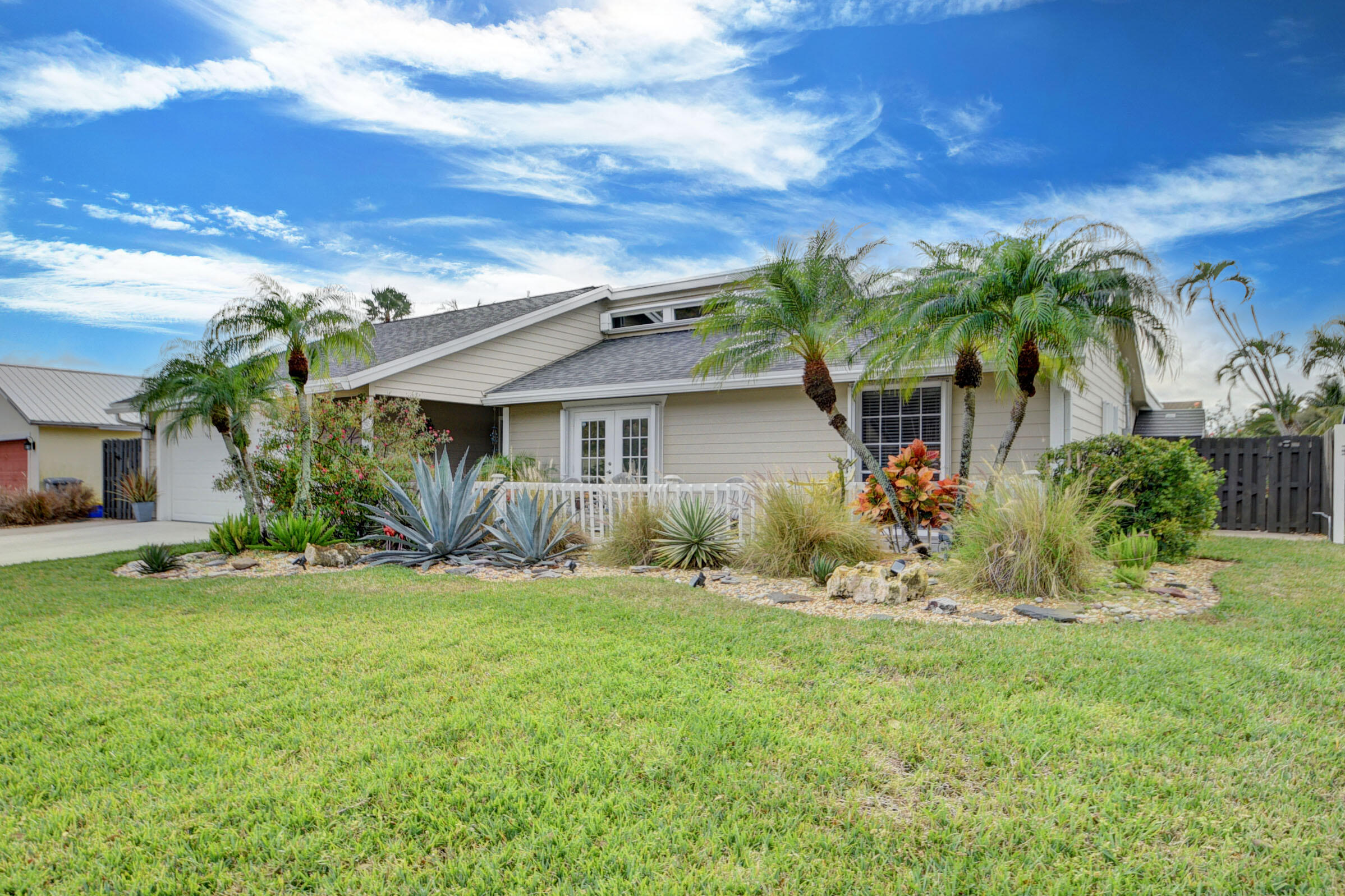 WOODSIDE - Residential