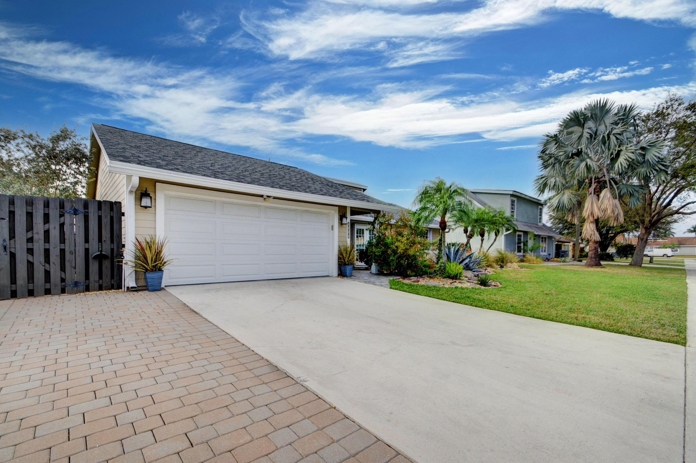 WOODSIDE - Residential