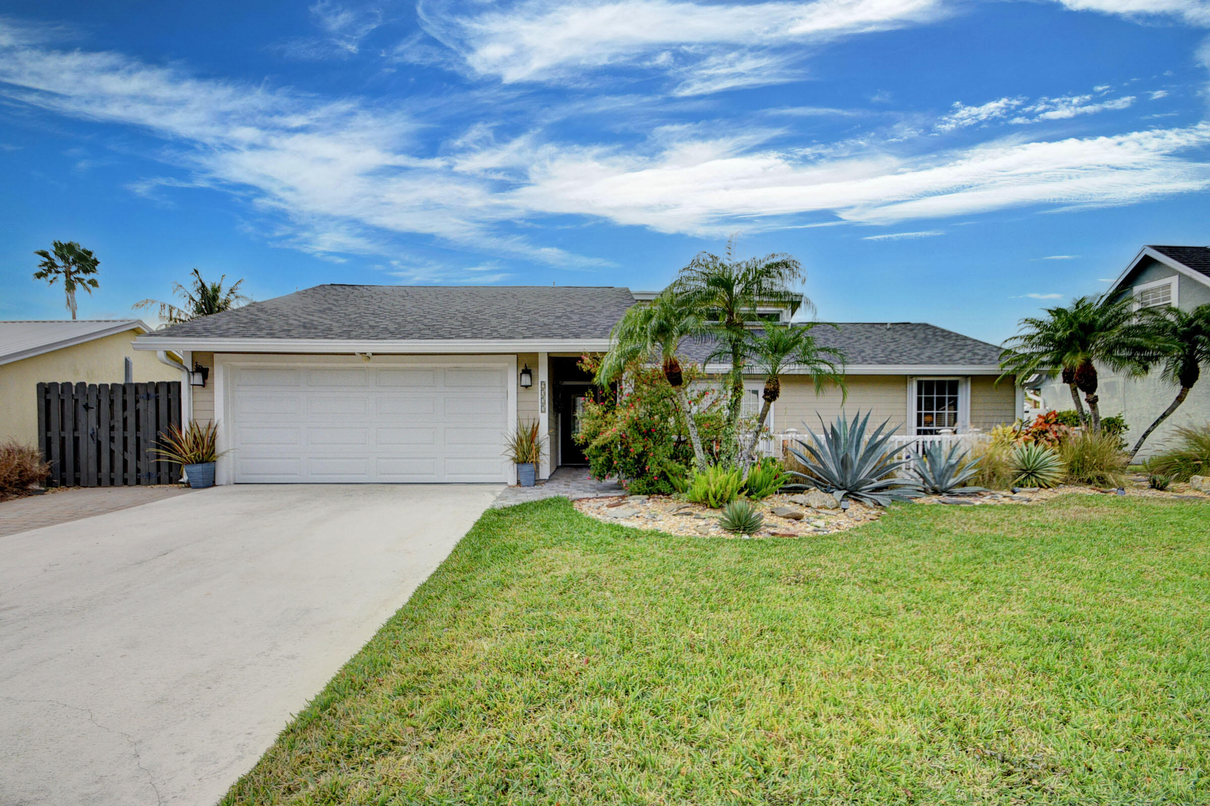 WOODSIDE - Residential