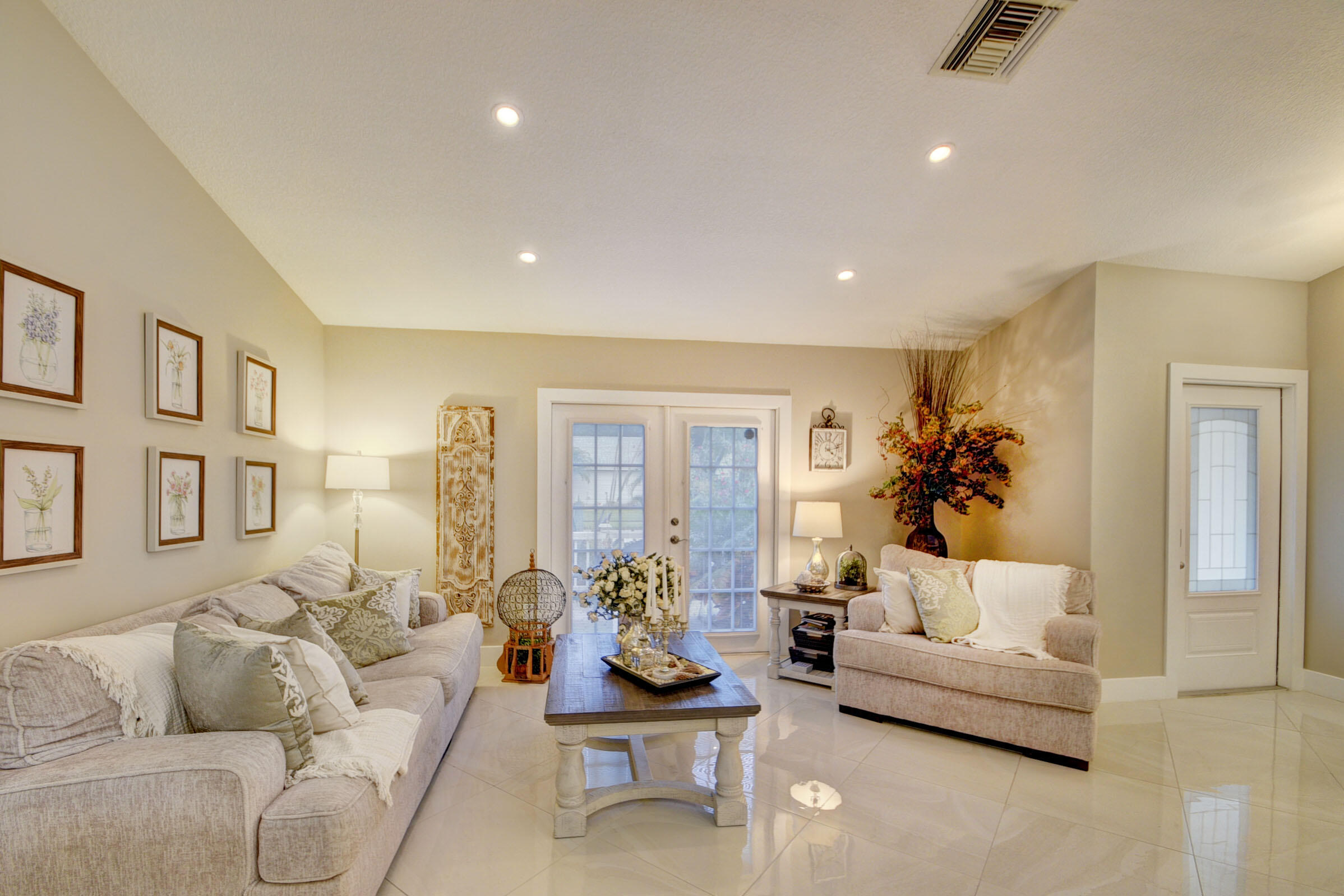 WOODSIDE - Residential