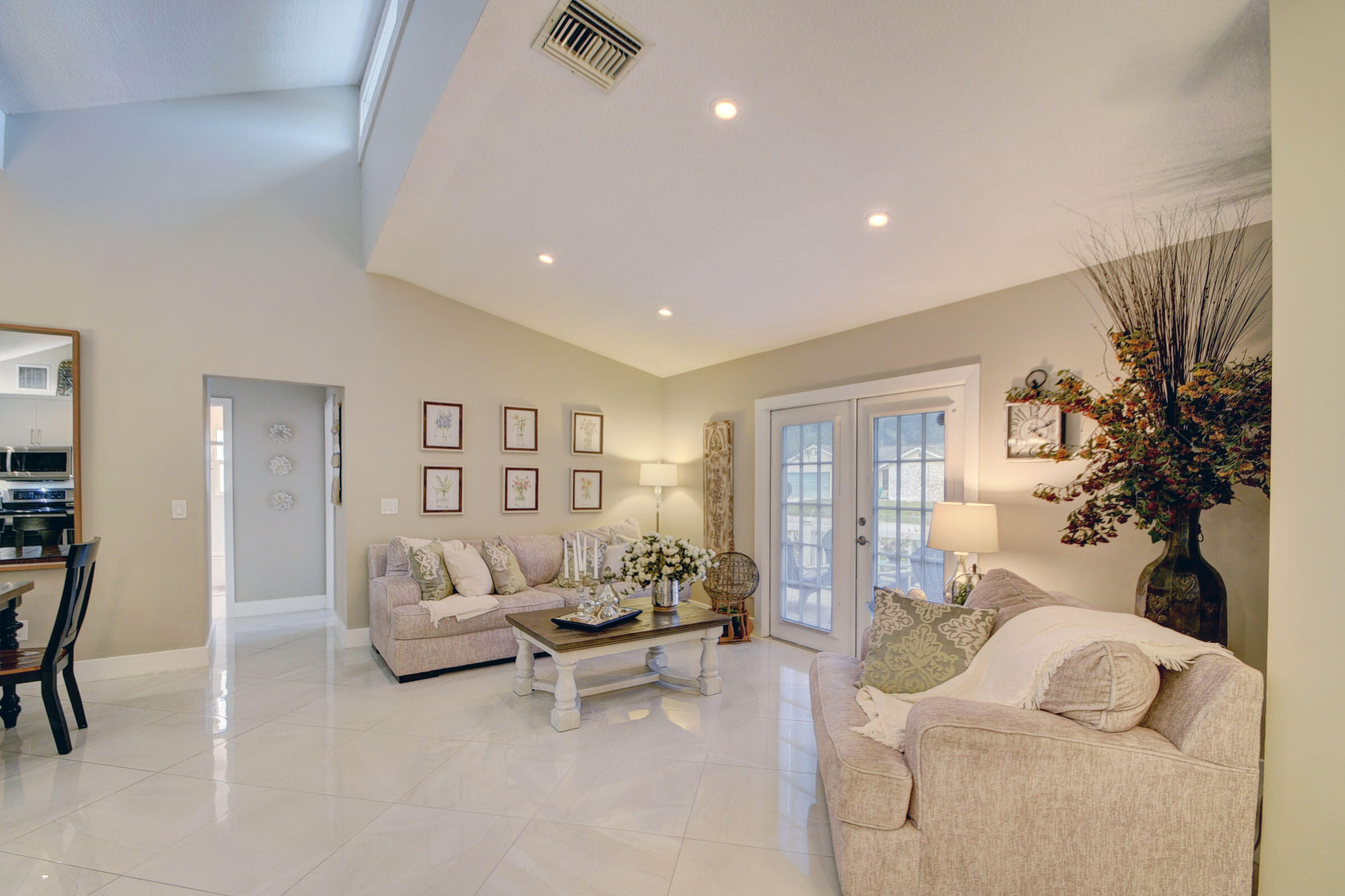 WOODSIDE - Residential