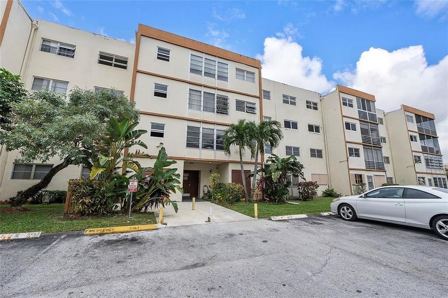 Nice 1-bedroom furnished unit with tile flooring throughout the living areas, located in an all-ages community offering great amenities, including a pool and clubhouse. Conveniently situated close to shopping and transportation