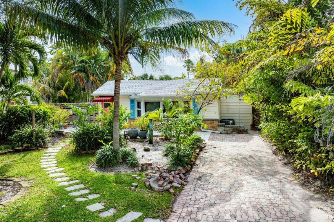 321 N Lakeside Drive