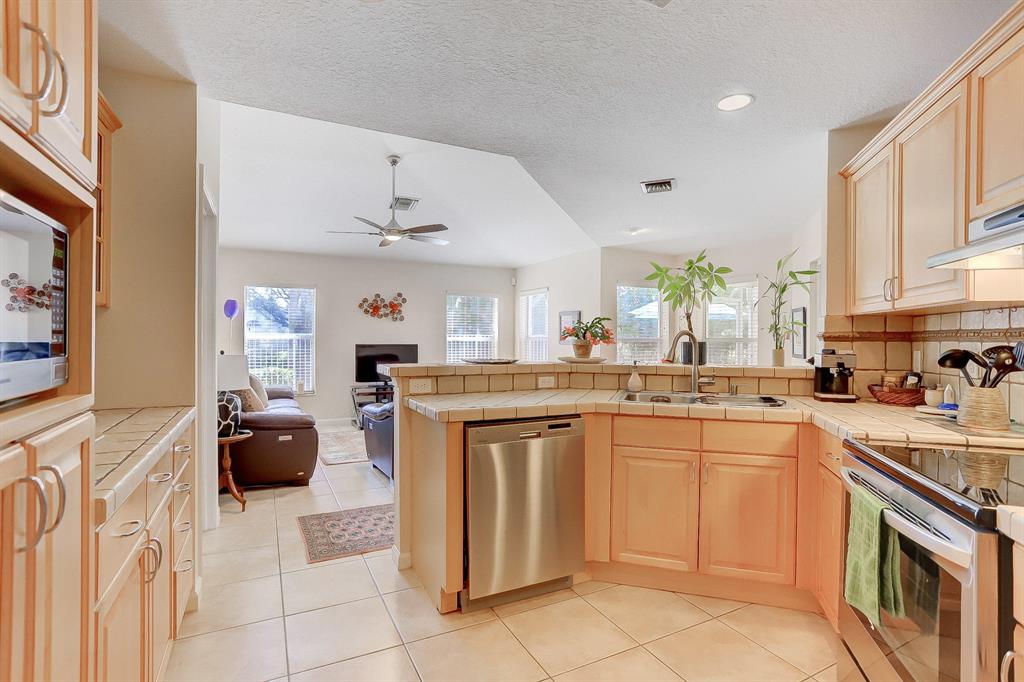 LAWRENCE LAKE ESTATES - Residential